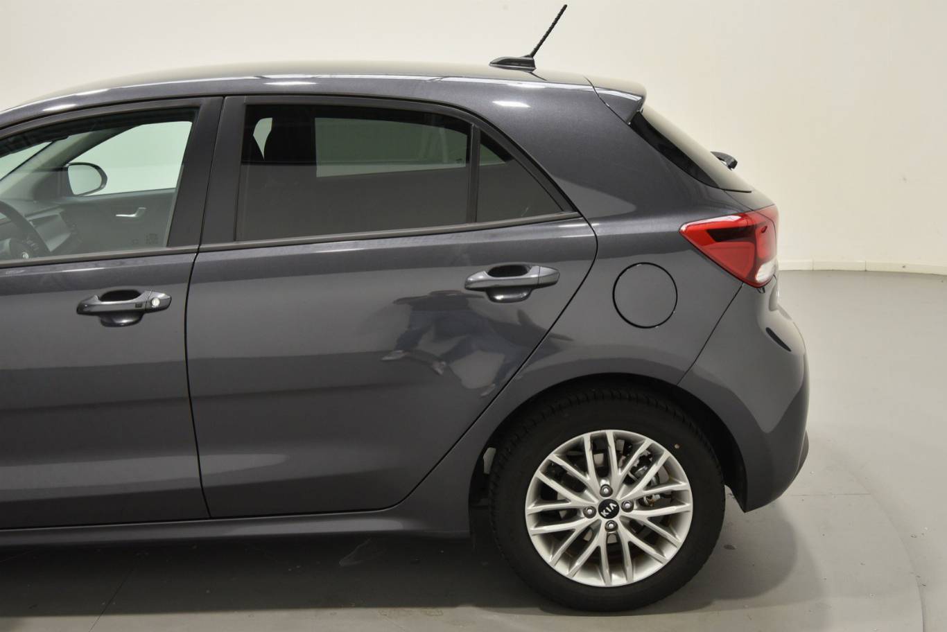 KIA Rio 46