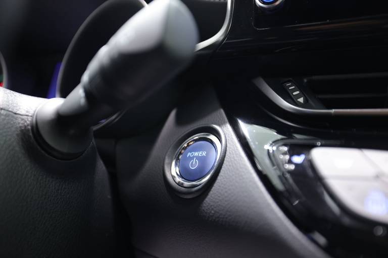 TOYOTA C-HR 31