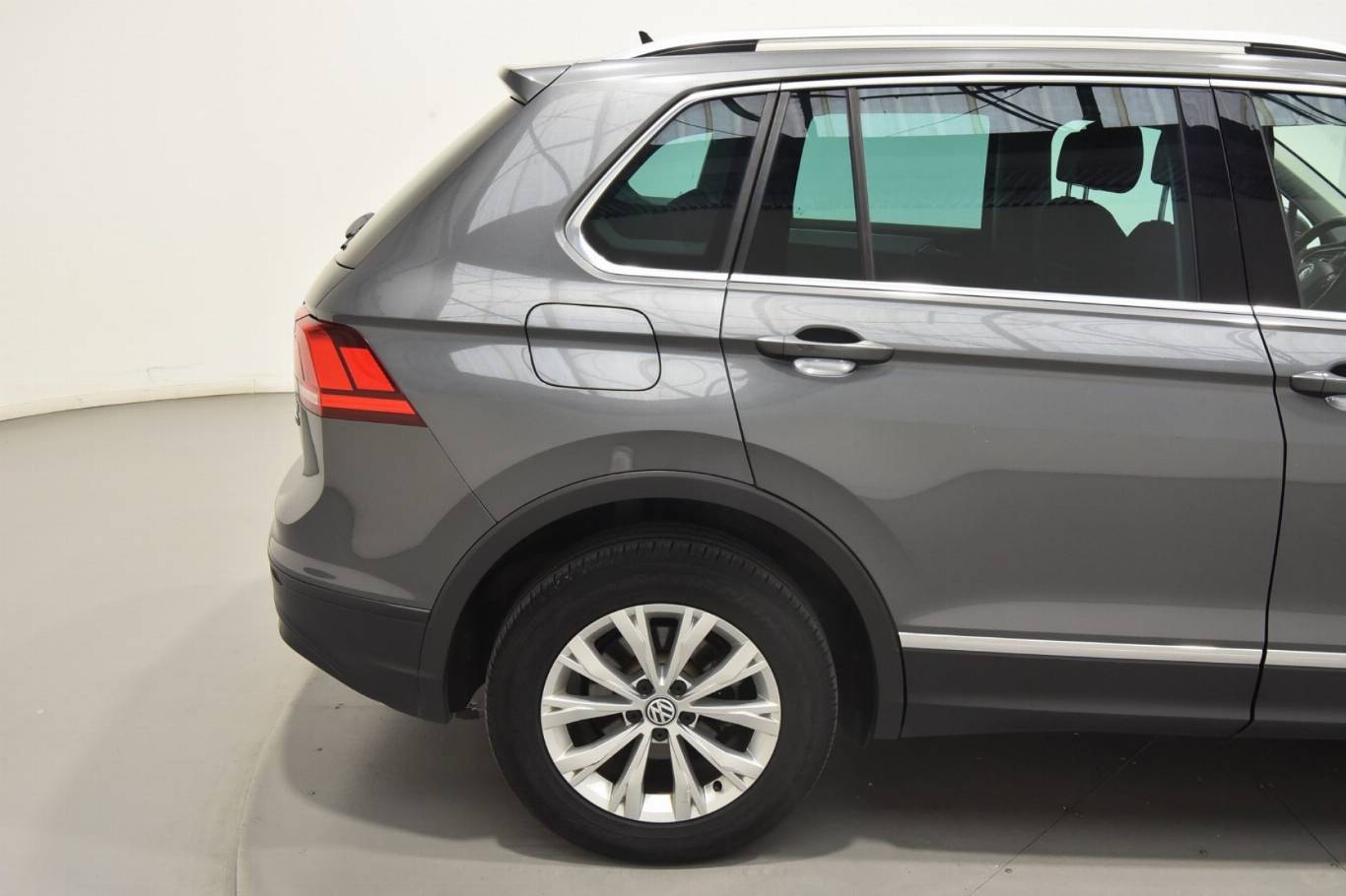 VOLKSWAGEN Tiguan 40