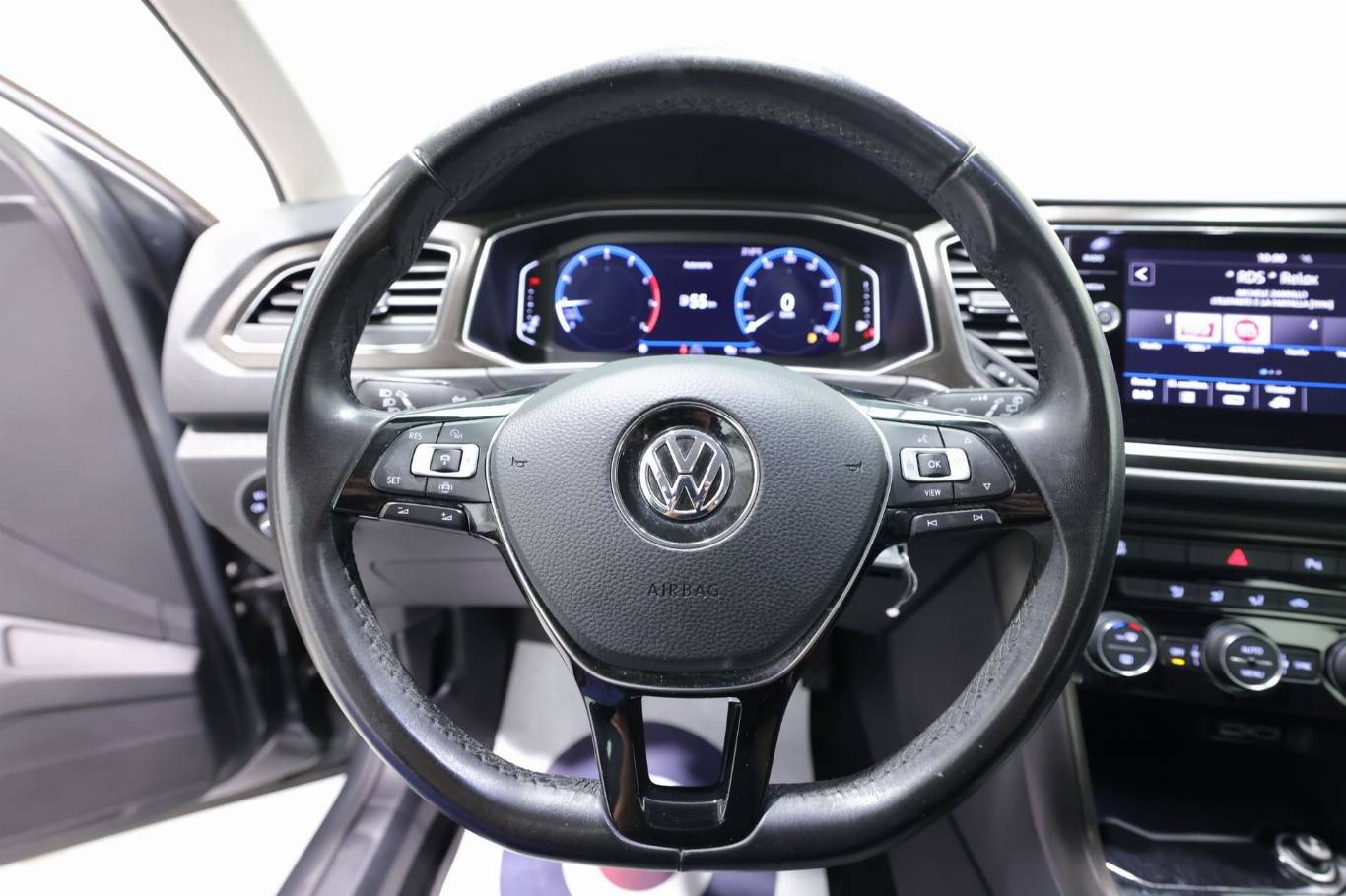 VOLKSWAGEN T-Roc 16