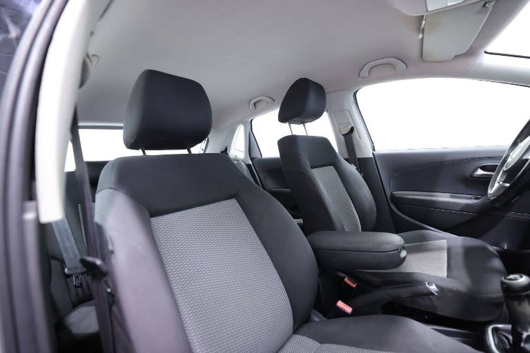 VOLKSWAGEN Polo 34