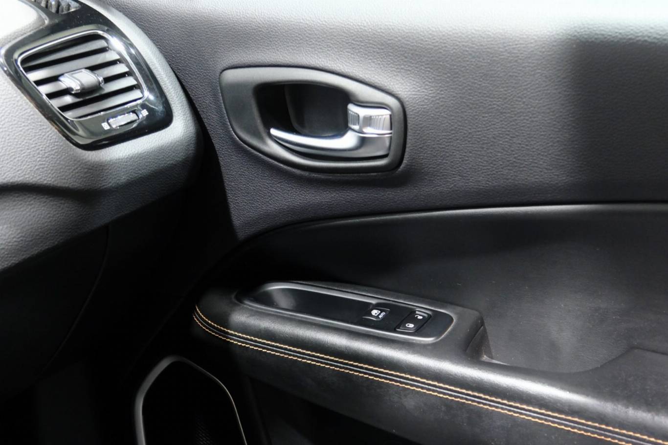 JEEP Compass 39