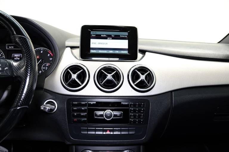 MERCEDES-BENZ B 200 24