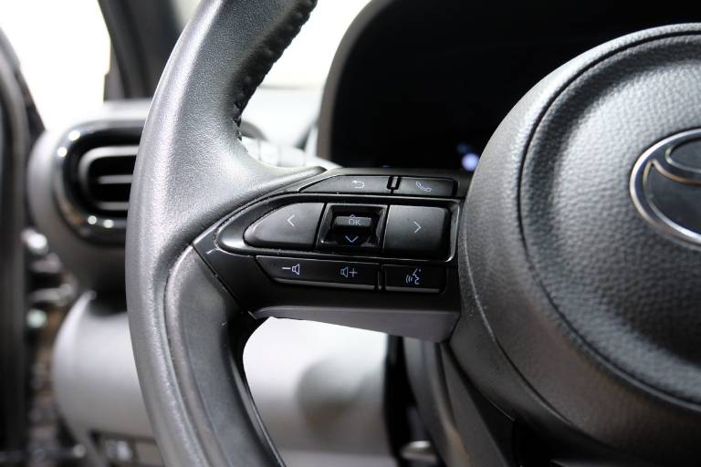 TOYOTA Yaris Cross 22