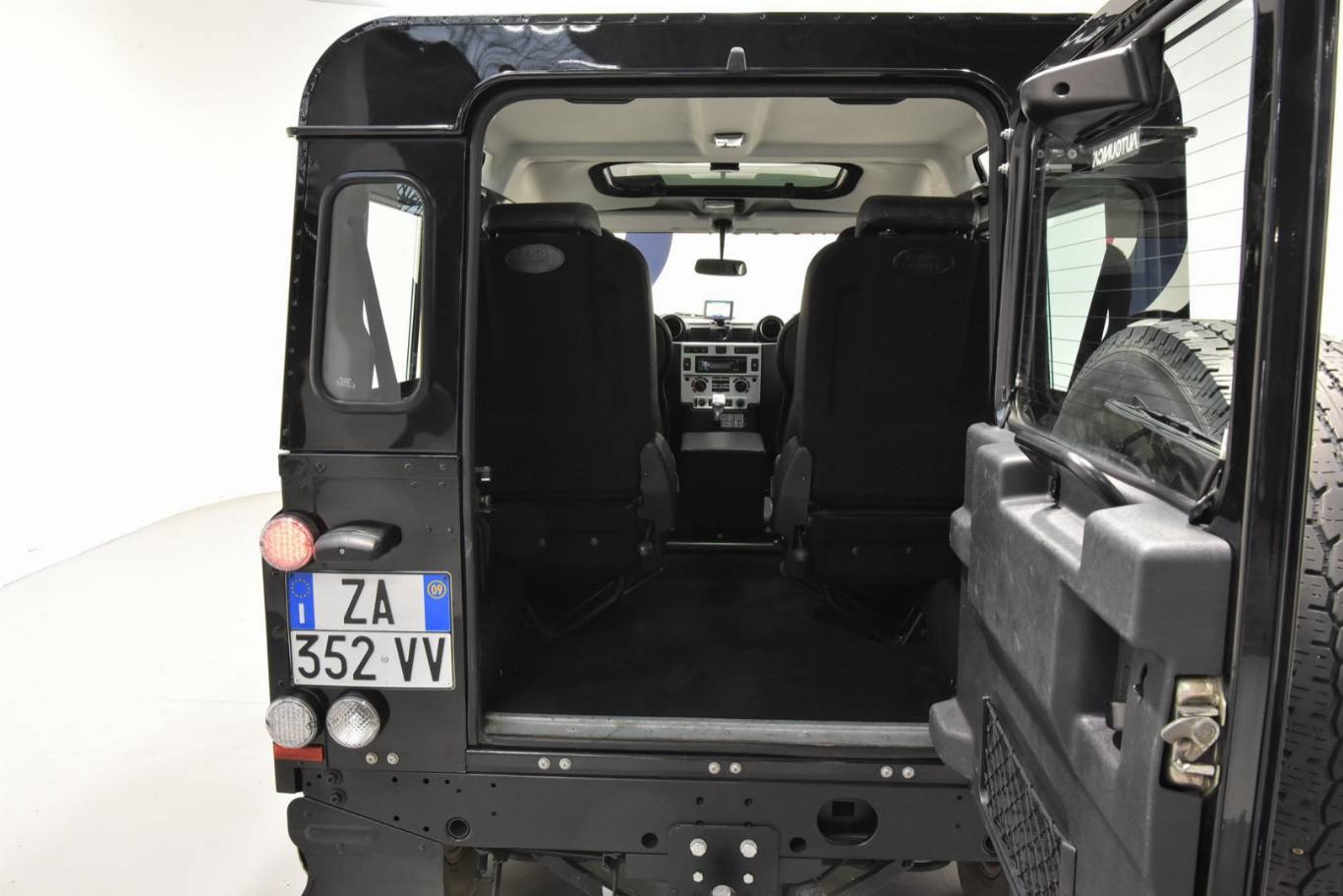 LAND ROVER Defender 11