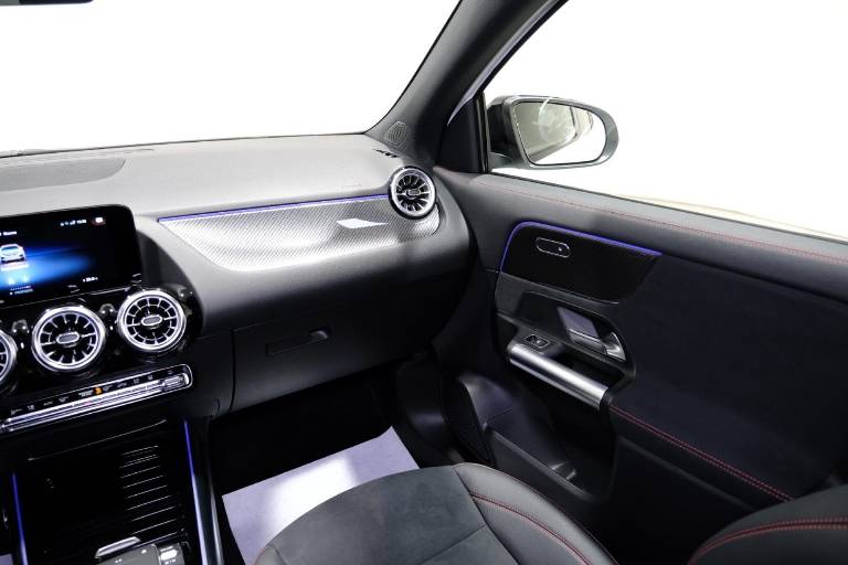 MERCEDES-BENZ GLA 47