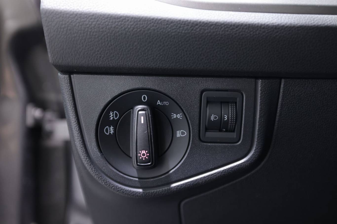 VOLKSWAGEN Polo 21