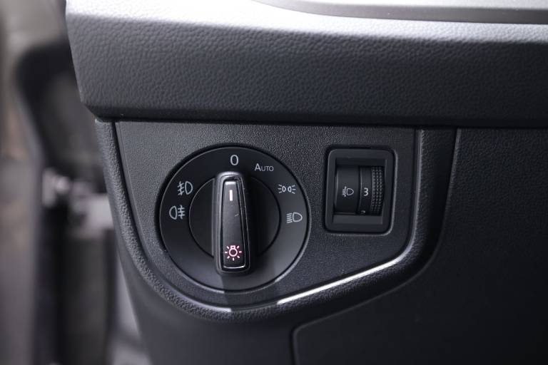 VOLKSWAGEN Polo 21