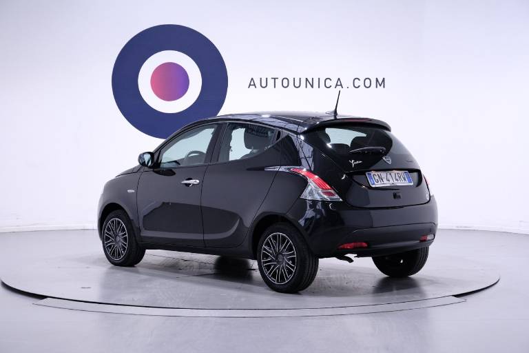 LANCIA Ypsilon 17