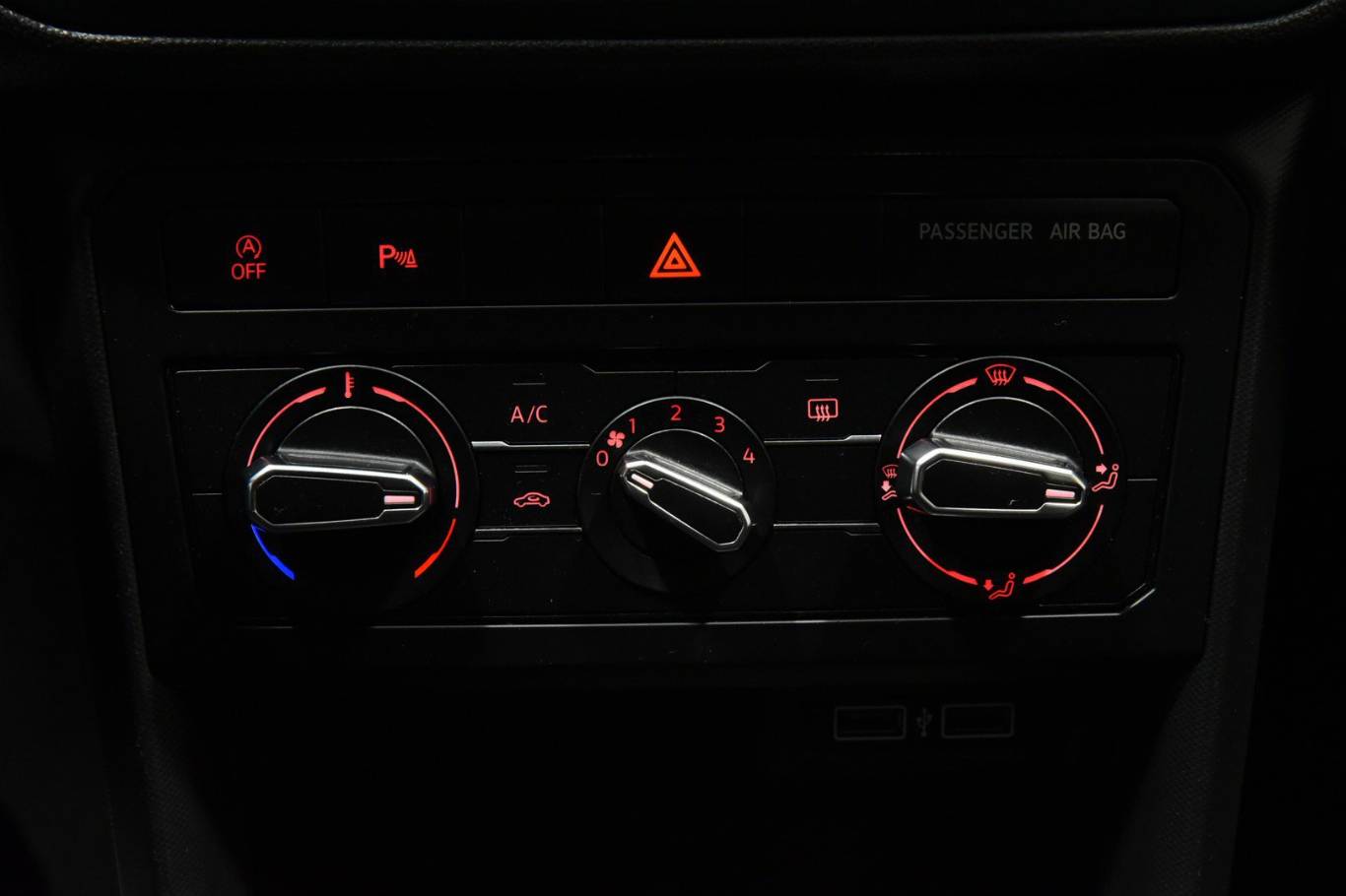 VOLKSWAGEN T-Cross 11