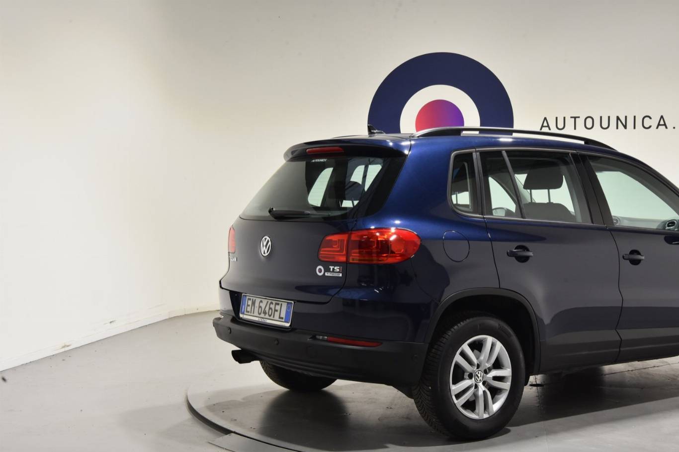VOLKSWAGEN Tiguan 16