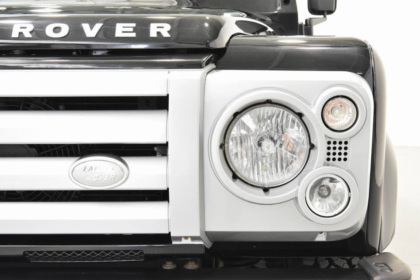 LAND ROVER Defender 86