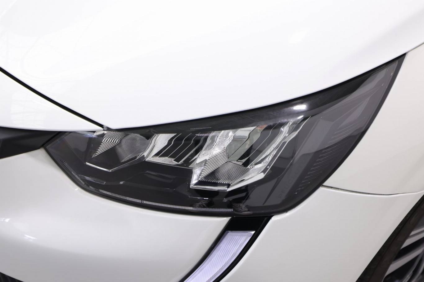 PEUGEOT 208 41