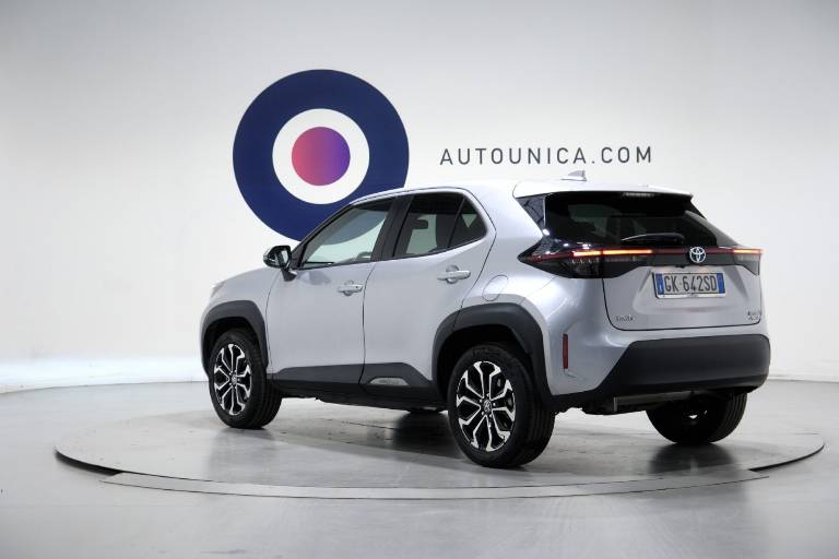 TOYOTA Yaris Cross 16