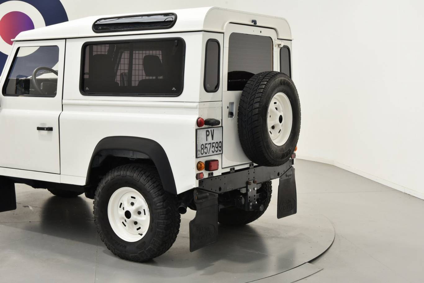 LAND ROVER Defender 37