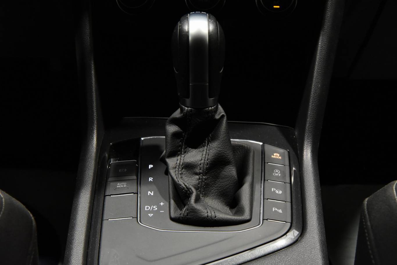 VOLKSWAGEN Tiguan 10