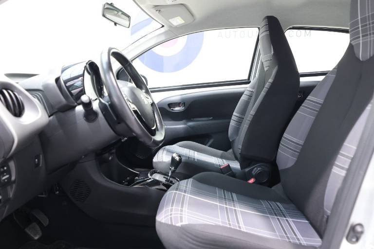 PEUGEOT 108 16