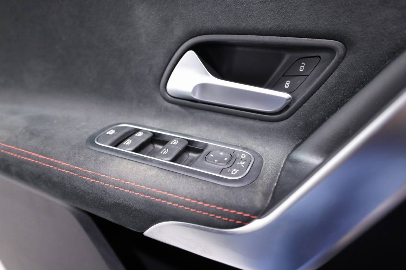 MERCEDES-BENZ A 200 38