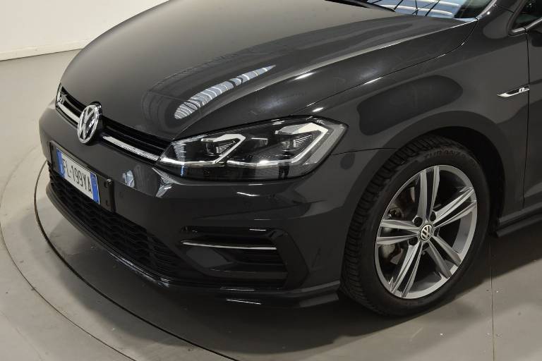 VOLKSWAGEN Golf 47