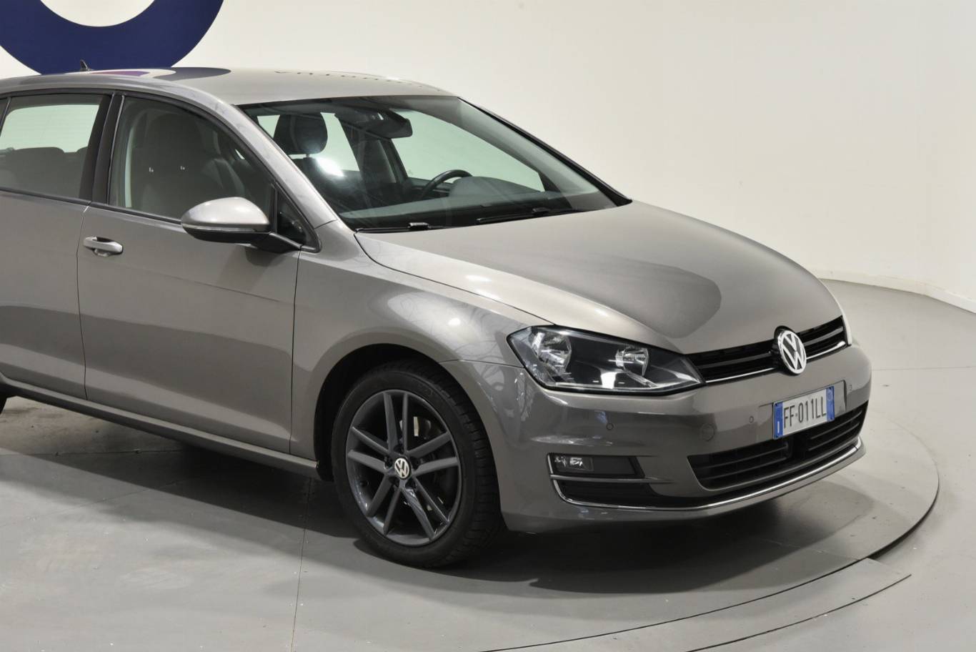VOLKSWAGEN Golf 16
