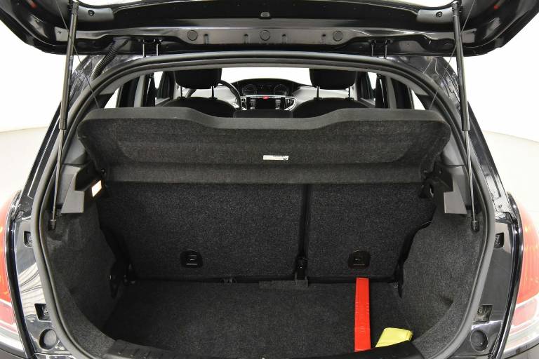 LANCIA Ypsilon 33
