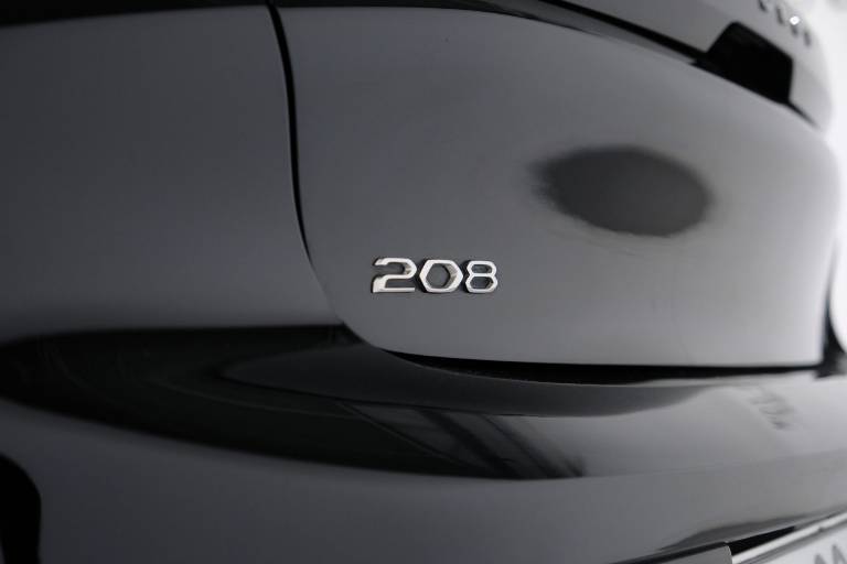PEUGEOT 208 44