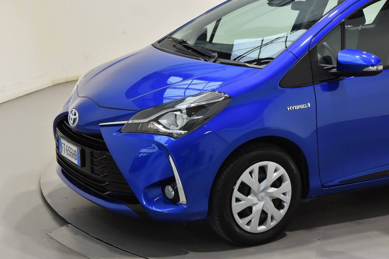 TOYOTA Yaris 33