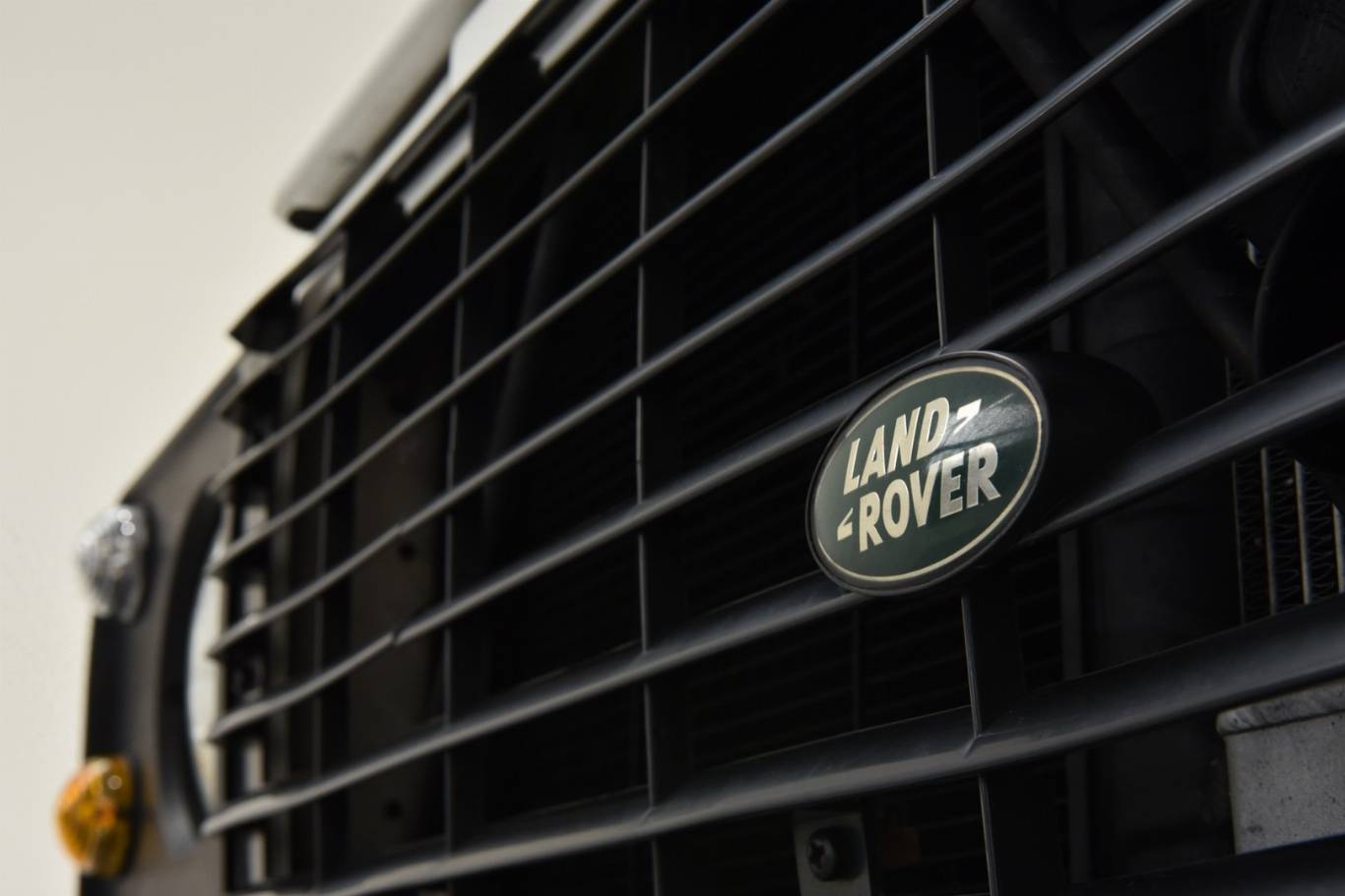 LAND ROVER Defender 48