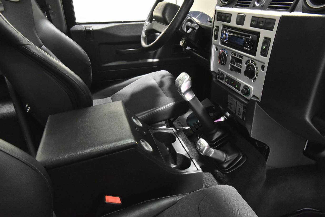 LAND ROVER Defender 22