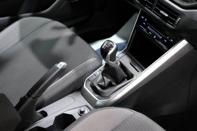 VOLKSWAGEN Polo 52