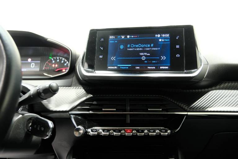 PEUGEOT 208 9