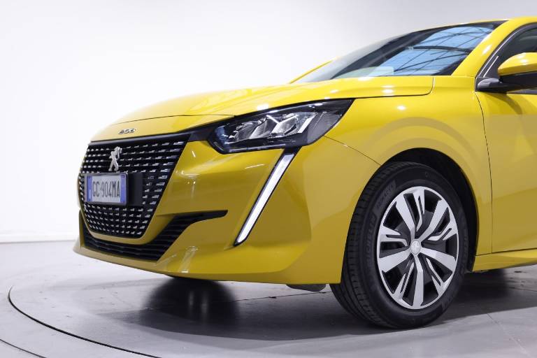 PEUGEOT 208 11