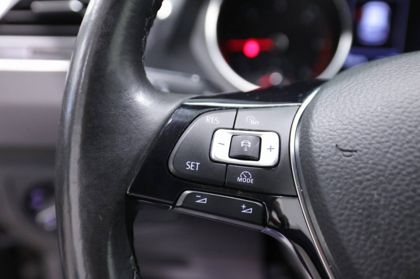 VOLKSWAGEN Tiguan 20