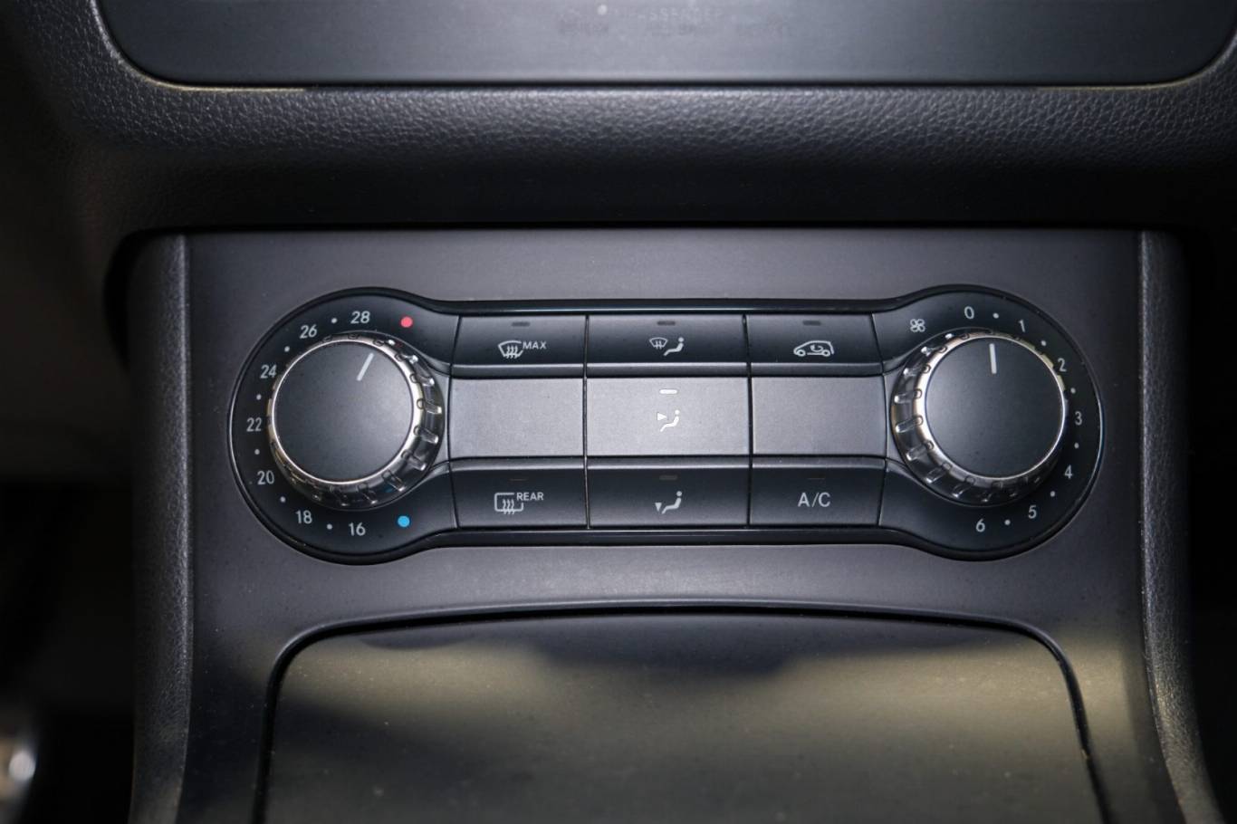 MERCEDES-BENZ B 180 29