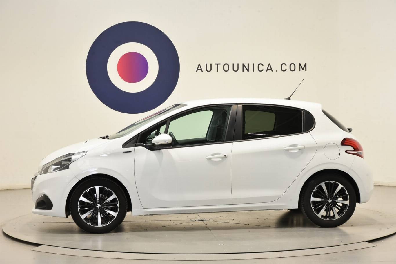 PEUGEOT 208 32