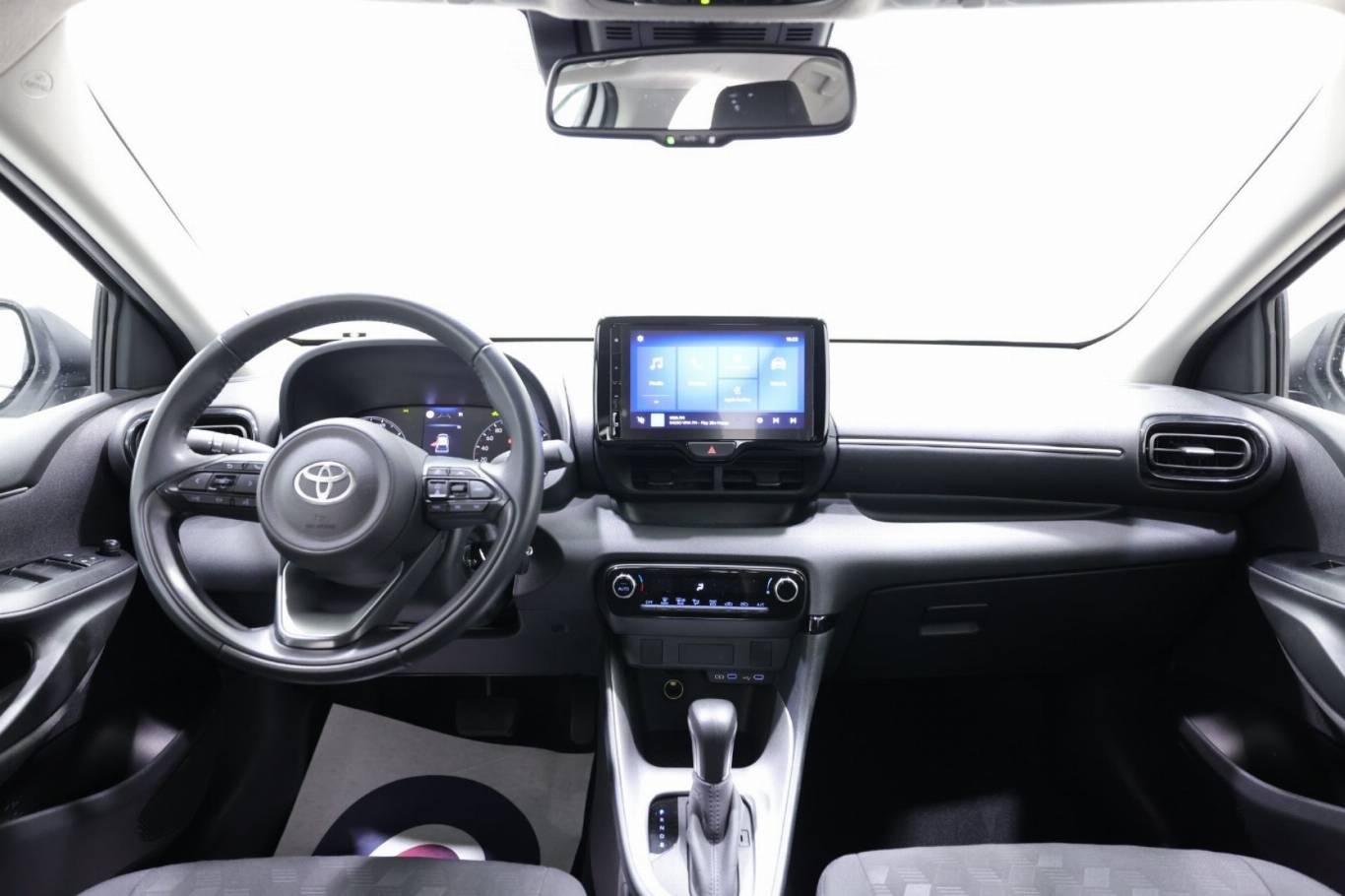 TOYOTA Yaris 10