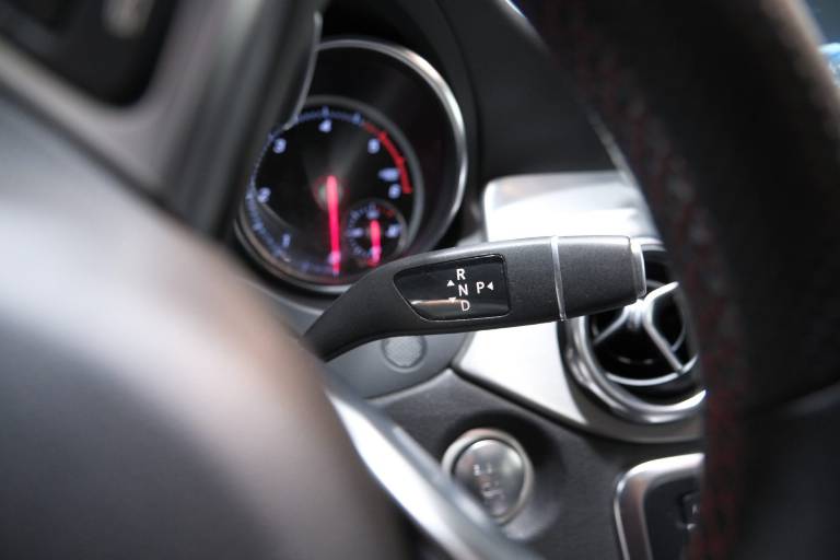 MERCEDES-BENZ GLA 220 25