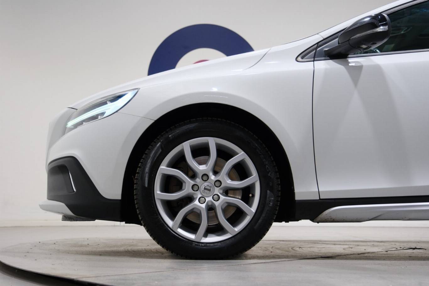VOLVO V40 Cross Country 19