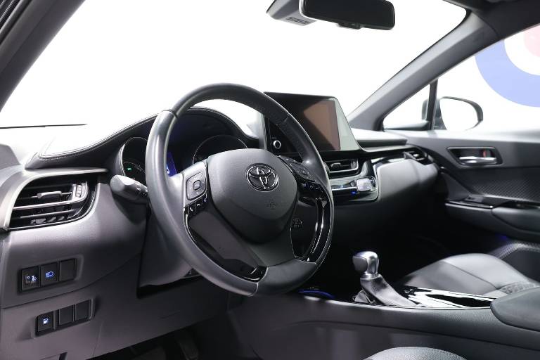 TOYOTA C-HR 5