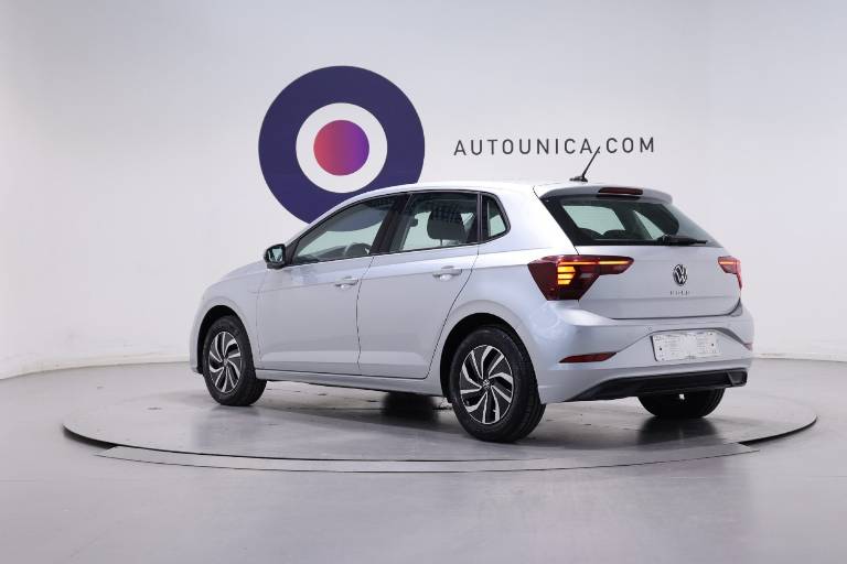 VOLKSWAGEN Polo 17