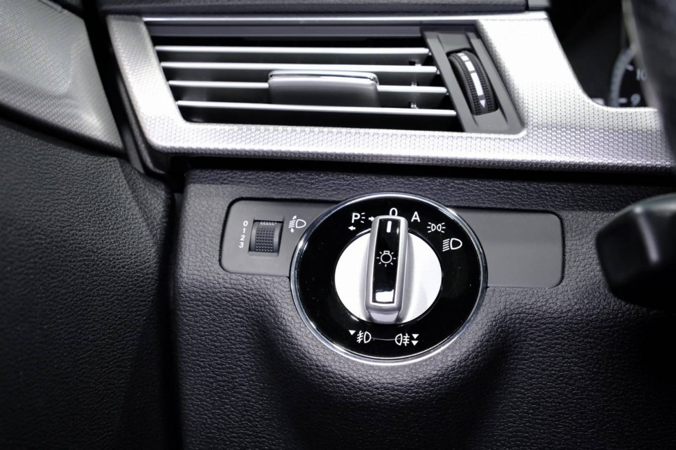 MERCEDES-BENZ E 250 34