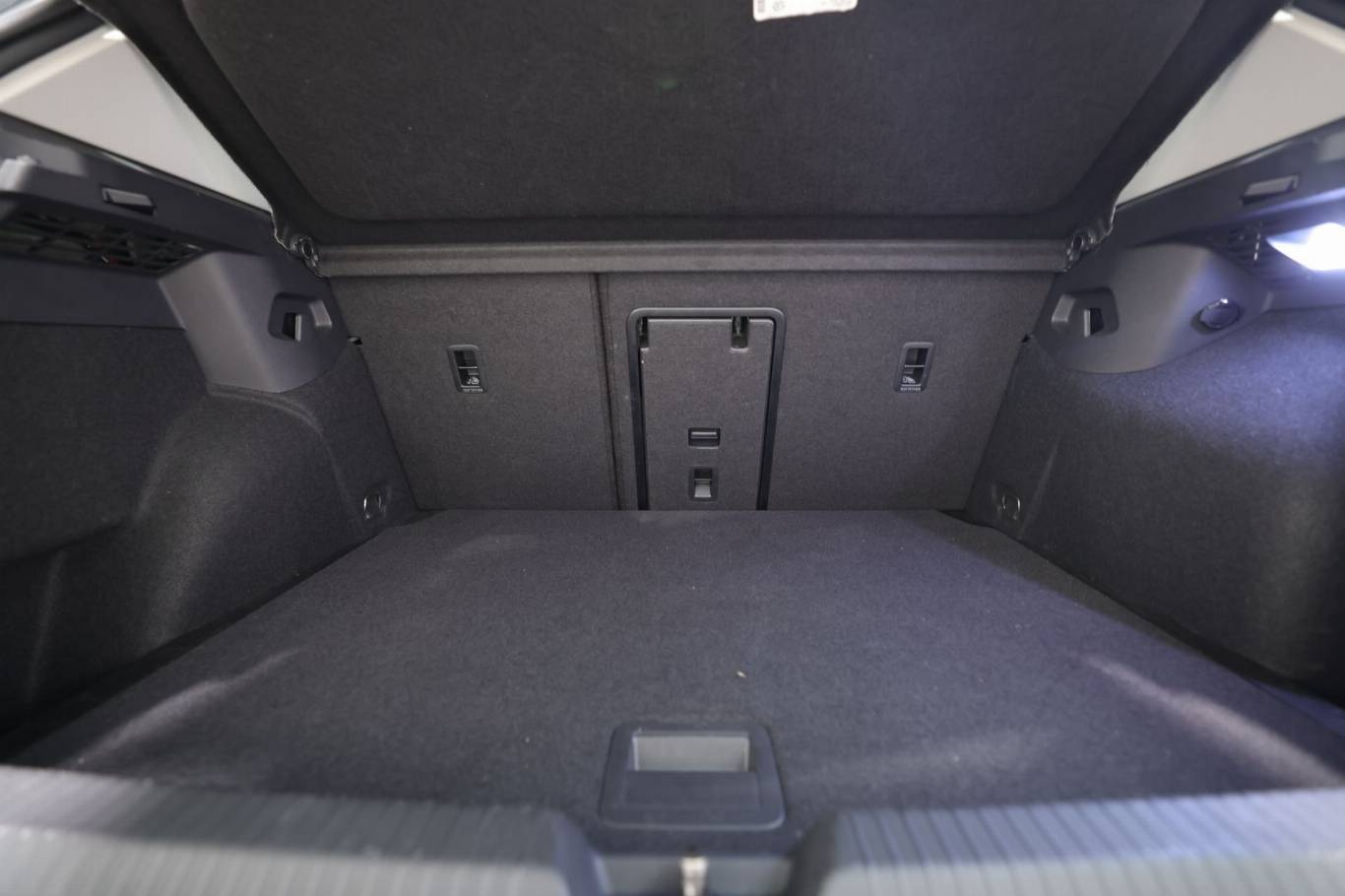 VOLKSWAGEN Golf 46