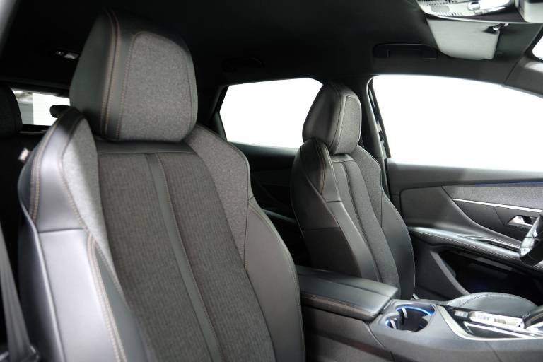 PEUGEOT 3008 63