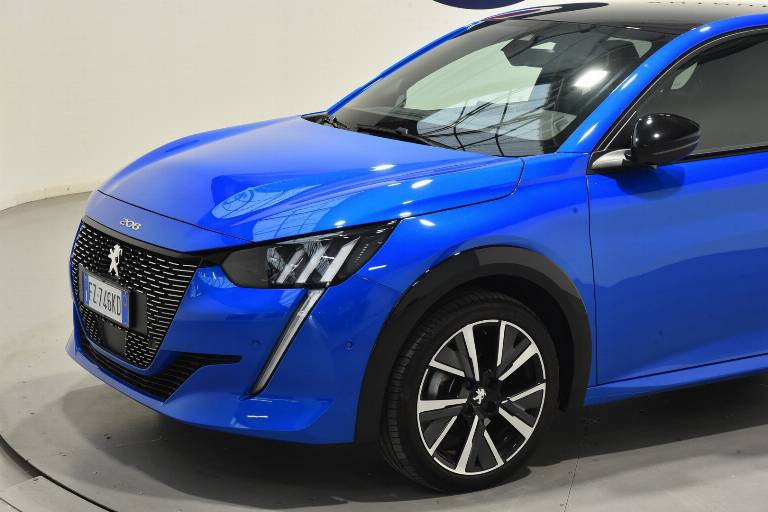 PEUGEOT 208 33