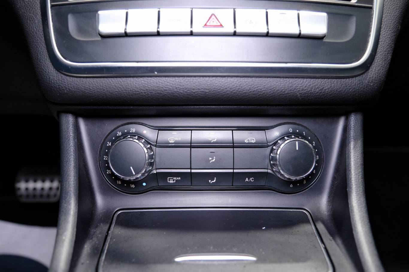 MERCEDES-BENZ CLA 220 26