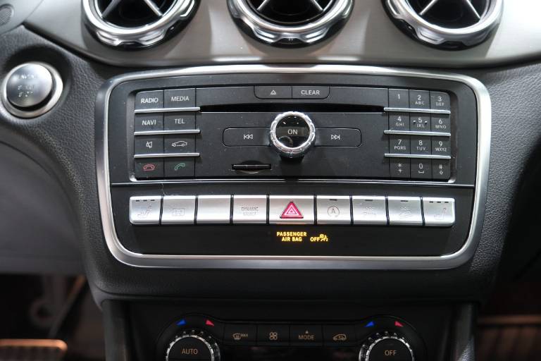 MERCEDES-BENZ GLA 220 27