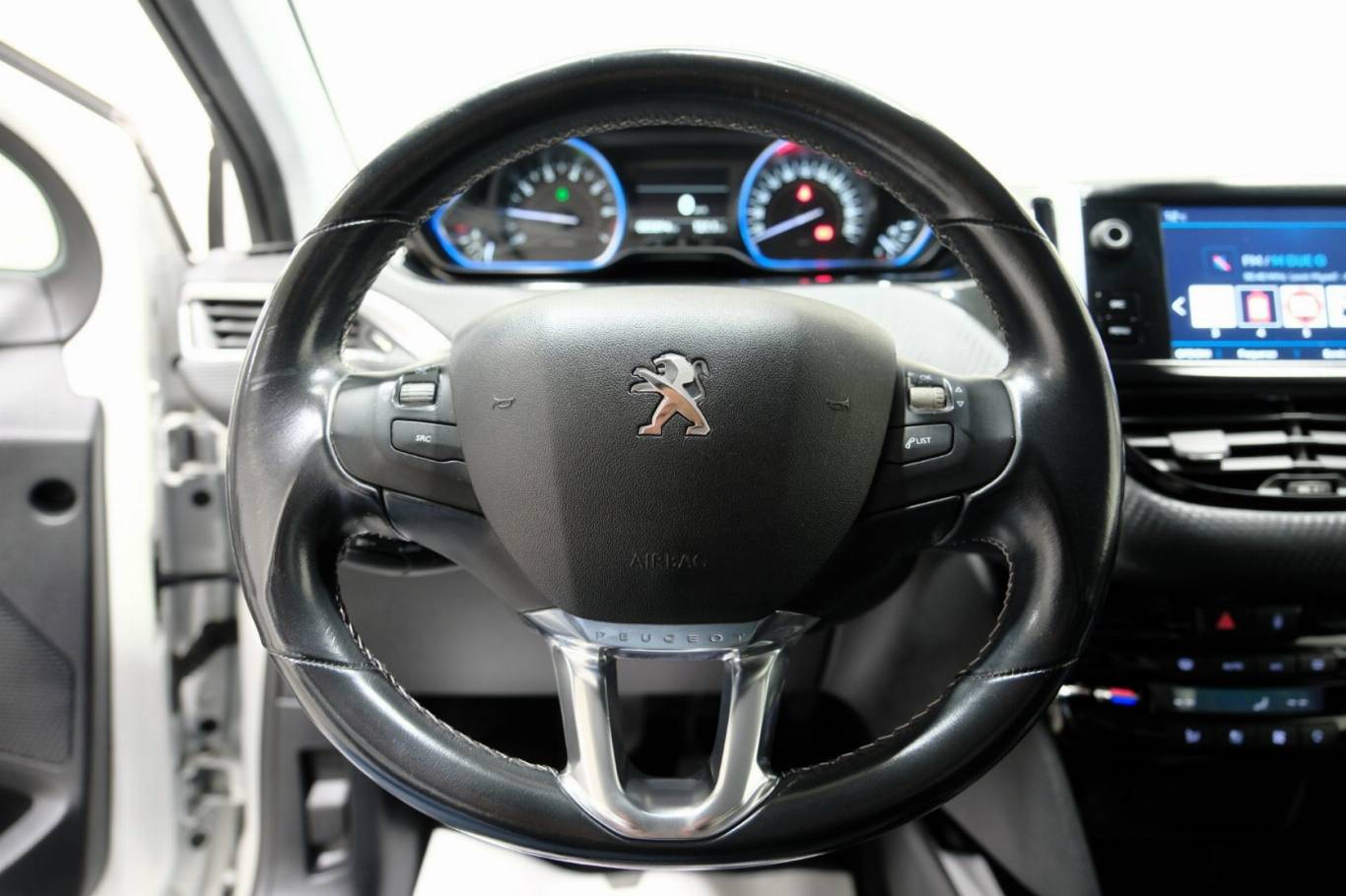 PEUGEOT 2008 7