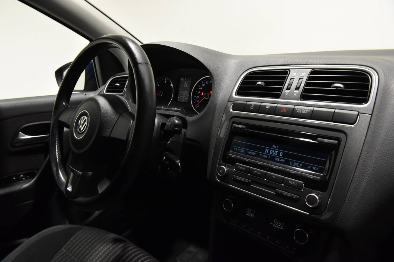 VOLKSWAGEN Polo 18