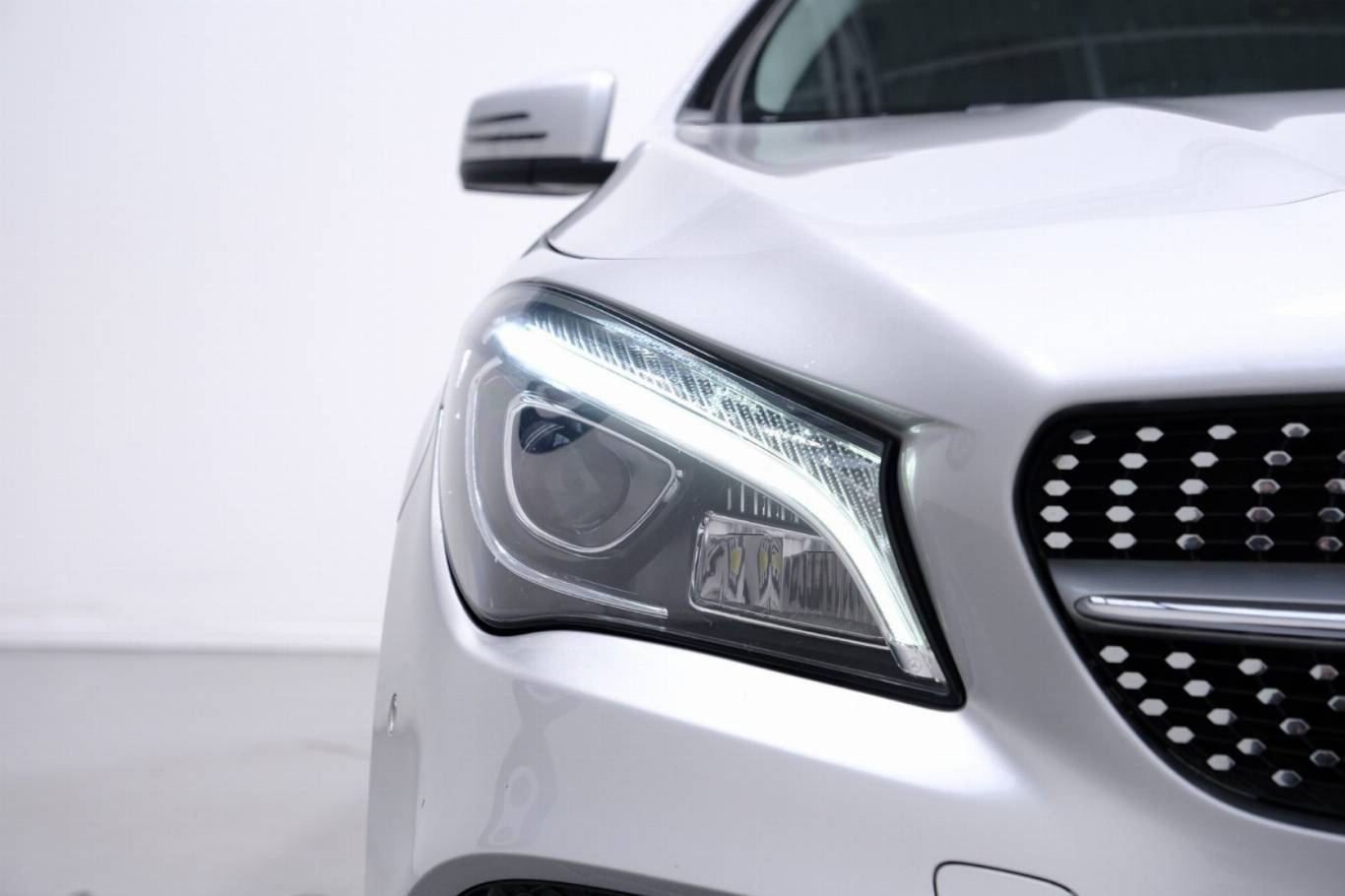 MERCEDES-BENZ CLA 220 13