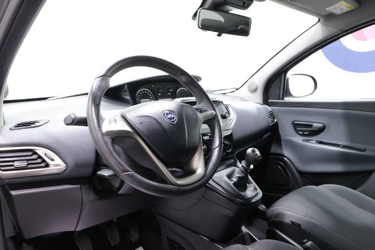 LANCIA Ypsilon 5